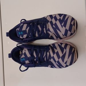 Women size 9.5 Under Armor shoes excellent condition with memory foam insoles